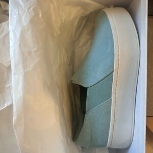 Vince Warren Light Blue Size 6 Slip On Sneakers